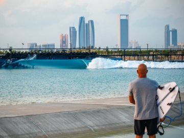 kelly-slater-surf-abu-dhabi